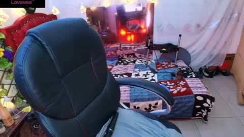 Snapshot of elektra_91 chatting on 01/25/25, 07:06 elektra online show from 01/25/25, 07:06