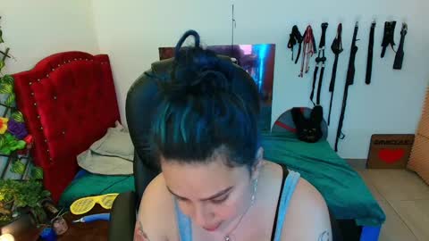 Snapshot of elektra_91 chatting on 02/16/25, 04:20 elektra online show from 02/16/25, 04:20