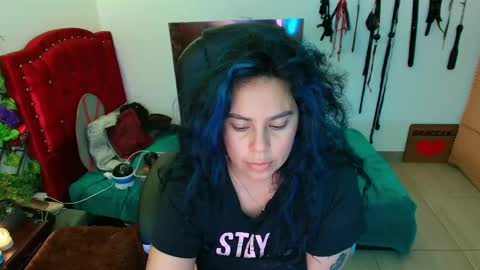 Snapshot of elektra_91 chatting on 02/27/25, 04:43 elektra online show from 02/27/25, 04:43