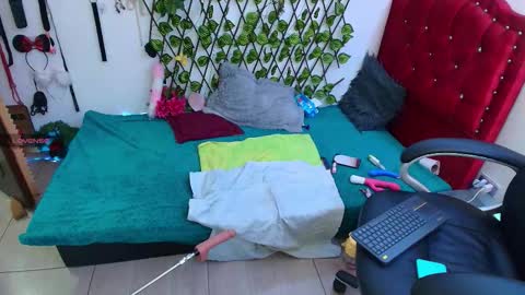 Snapshot of elektra_91 chatting on 10/26/25, 05:57 elektra online show from 10/26/25, 05:57