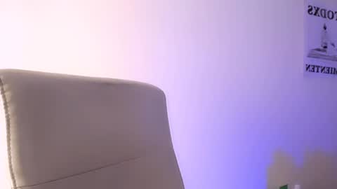 Snapshot of elektra_sky11 chatting on 01/31/25, 04:17 Elektra Sky online show from 01/31/25, 04:17