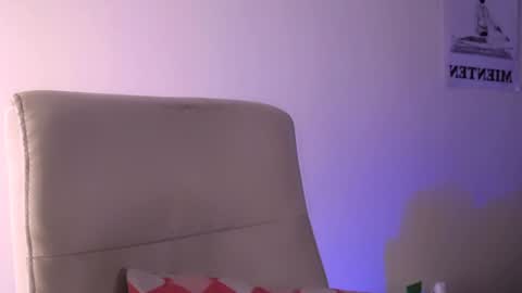 Snapshot of elektra_sky11 chatting on 02/01/25, 04:00 Elektra Sky online show from 02/01/25, 04:00