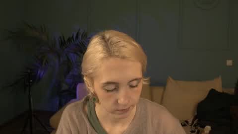 Snapshot of elen__moore chatting on 04/27/26, 05:49 Elen online show from 04/27/26, 05:49