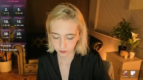 Snapshot of elen__moore chatting on 05/16/26, 06:54 Elen online show from 05/16/26, 06:54