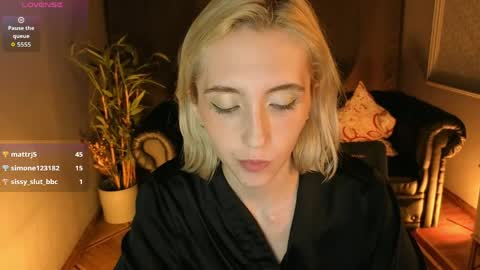 Snapshot of elen__moore chatting on 05/16/26, 10:36 Elen online show from 05/16/26, 10:36