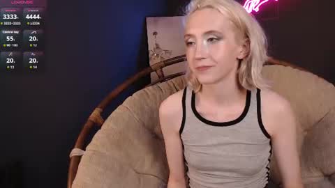 Snapshot of elen__moore chatting on 06/10/26, 01:54 Elen online show from 06/10/26, 01:54