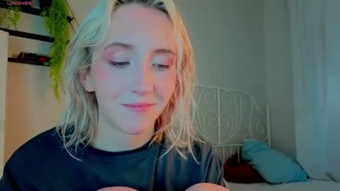 Snapshot of elen__moore chatting on 07/23/26, 05:49 Elen online show from 07/23/26, 05:49