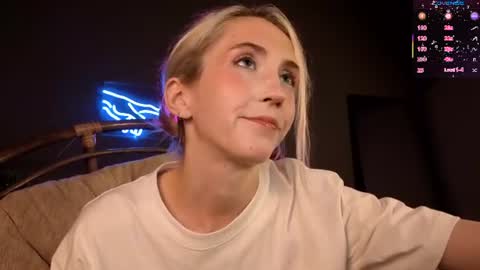 Snapshot of elen__moore chatting on 07/24/26, 05:16 Elen online show from 07/24/26, 05:16
