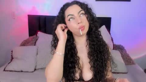 Elena  online show from 10/16/25, 05:08