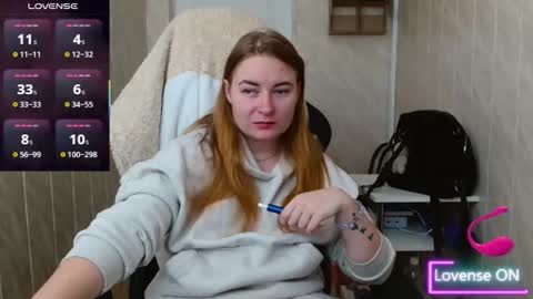 Snapshot of elena_maeer chatting on 11/15/25, 09:17 Elena online show from 11/15/25, 09:17