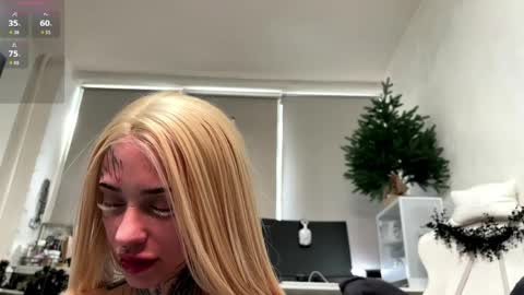 Snapshot of elenacastellani chatting on 04/09/26, 01:38 Mia online show from 04/09/26, 01:38