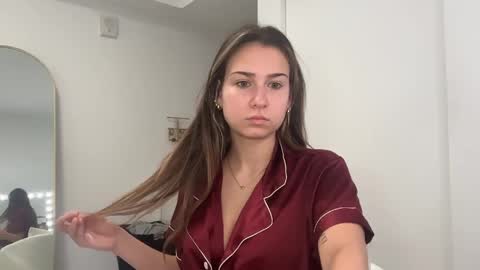 Snapshot of elenahere4u chatting on 04/02/26, 04:37 Elena online show from 04/02/26, 04:37