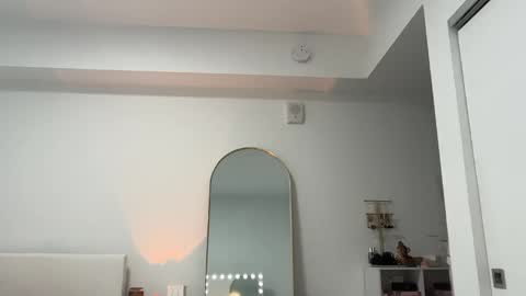Snapshot of elenahere4u chatting on 04/17/26, 07:17 Elena online show from 04/17/26, 07:17