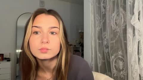 Snapshot of elenahere4u chatting on 06/03/26, 03:50 Elena online show from 06/03/26, 03:50