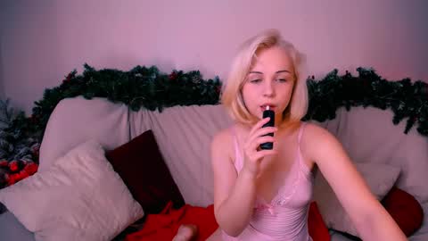 Snapshot of elenamonroe_ chatting on 01/12/26, 04:29 elenamonroe_ online show from 01/12/26, 04:29