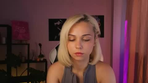 Snapshot of elenamonroe_ chatting on 06/21/26, 07:33 elenamonroe_ online show from 06/21/26, 07:33