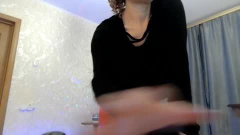 Snapshot of elenaza chatting on 10/05/25, 06:50 elenaza online show from 10/05/25, 06:50