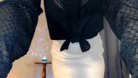 Snapshot of elenaza chatting on 11/26/25, 10:05 elenaza online show from 11/26/25, 10:05