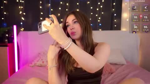 Snapshot of elenefrail chatting on 03/06/25, 08:08 Isabella - streaming MondayTuesdayWednesdayFridaySaturdaySunday online show from 03/06/25, 08:08