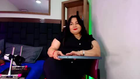 elenna_boobs_ online show from 05/13/26, 04:10