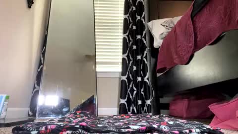 Elenore Hoesevelt online show from 09/11/25, 04:51