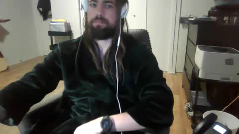 Snapshot of elephantfox chatting on 12/20/24, 04:20 fox online show from 12/20/24, 04:20