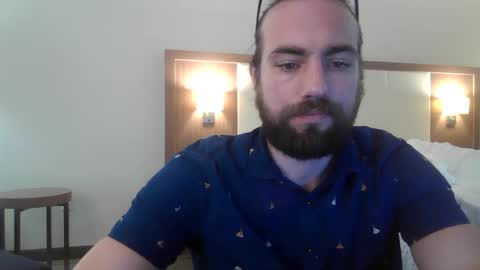 Snapshot of elephantfox chatting on 02/05/25, 10:01 fox online show from 02/05/25, 10:01