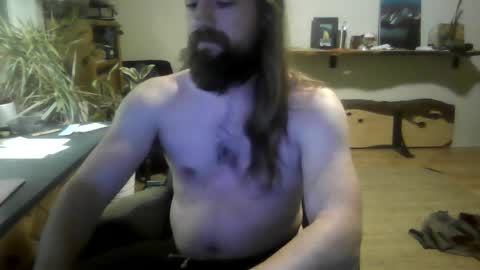 Snapshot of elephantfox chatting on 09/16/25, 04:13 fox online show from 09/16/25, 04:13