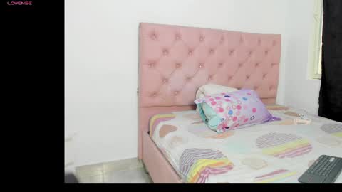 Snapshot of elettra_parisi19 chatting on 05/29/26, 02:04 elettra_parisi19 online show from 05/29/26, 02:04
