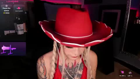 Snapshot of elettra_roux chatting on 07/04/26, 02:07 ELETTRA online show from 07/04/26, 02:07