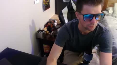 Snapshot of elevatetlb chatting on 09/12/25, 08:14 Walker online show from 09/12/25, 08:14