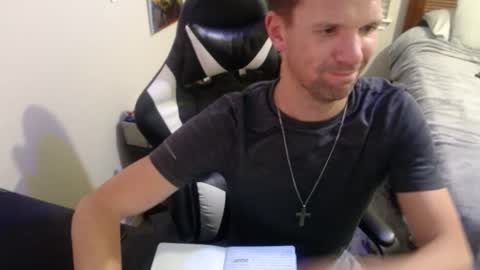 Snapshot of elevatetlb chatting on 09/17/25, 06:04 Walker online show from 09/17/25, 06:04