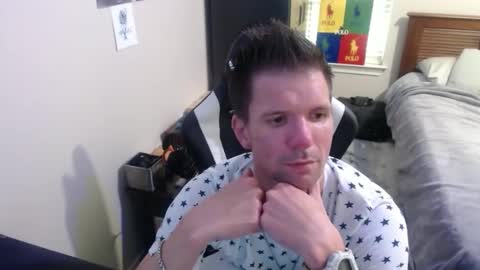 Snapshot of elevatetlb chatting on 09/20/25, 05:14 Walker online show from 09/20/25, 05:14