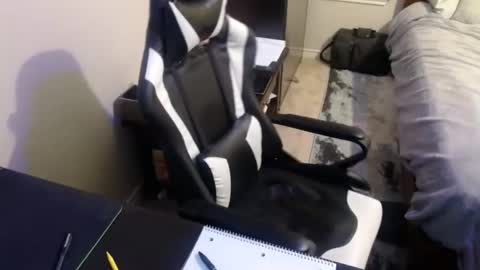 Snapshot of elevatetlb chatting on 09/22/25, 04:14 Walker online show from 09/22/25, 04:14