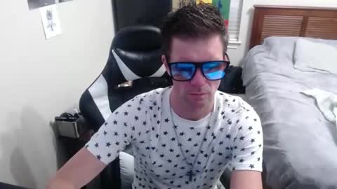 Snapshot of elevatetlb chatting on 09/25/25, 03:10 Walker online show from 09/25/25, 03:10