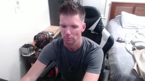 Snapshot of elevatetlb chatting on 09/27/25, 05:12 Walker online show from 09/27/25, 05:12