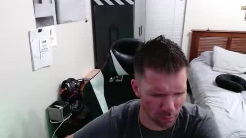 Snapshot of elevatetlb chatting on 10/01/25, 05:24 Walker online show from 10/01/25, 05:24