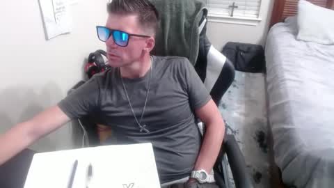 Snapshot of elevatetlb chatting on 10/02/25, 03:24 Walker online show from 10/02/25, 03:24