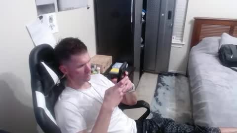 Snapshot of elevatetlb chatting on 10/03/25, 03:58 Walker online show from 10/03/25, 03:58