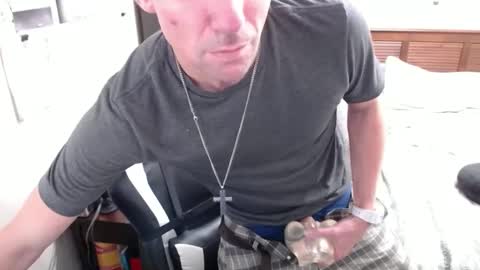 Snapshot of elevatetlb chatting on 10/04/25, 07:28 Walker online show from 10/04/25, 07:28