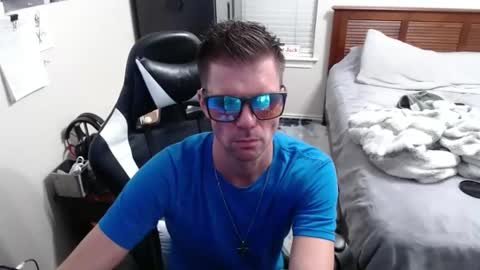 Snapshot of elevatetlb chatting on 10/06/25, 01:36 Walker online show from 10/06/25, 01:36