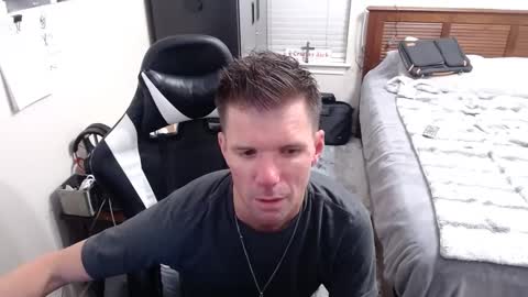 Snapshot of elevatetlb chatting on 10/07/25, 01:14 Walker online show from 10/07/25, 01:14