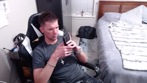 Snapshot of elevatetlb chatting on 10/08/25, 06:00 Walker online show from 10/08/25, 06:00