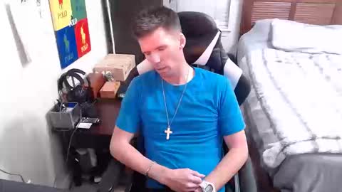 Snapshot of elevatetlb chatting on 10/12/25, 04:11 Walker online show from 10/12/25, 04:11