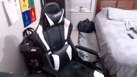 Snapshot of elevatetlb chatting on 10/13/25, 04:34 Walker online show from 10/13/25, 04:34