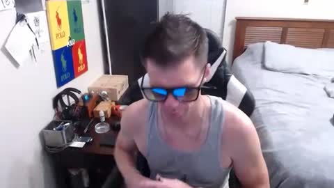 Snapshot of elevatetlb chatting on 10/14/25, 04:02 Walker online show from 10/14/25, 04:02