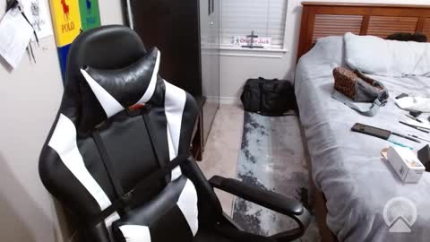 Snapshot of elevatetlb chatting on 10/15/25, 04:45 Walker online show from 10/15/25, 04:45