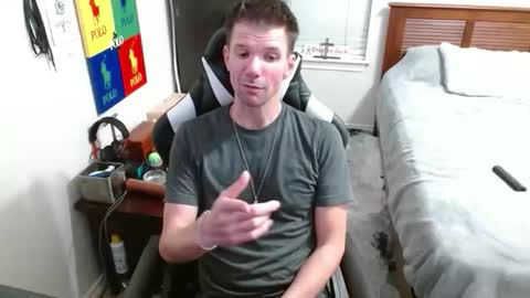 Snapshot of elevatetlb chatting on 10/20/25, 04:02 Walker online show from 10/20/25, 04:02