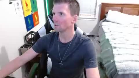 Snapshot of elevatetlb chatting on 11/22/25, 02:54 Walker online show from 11/22/25, 02:54