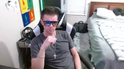 Snapshot of elevatetlb chatting on 11/26/25, 11:17 Walker online show from 11/26/25, 11:17